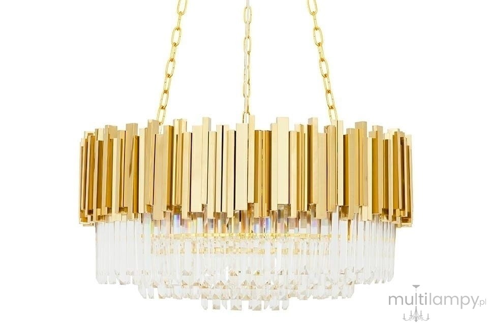 Lampa wisząca Imperial D80, 16-punktowa, złota. Kształt okrągły z pionowymi, błyszczącymi elementami metalowymi i przezroczystymi kryształami na dolnej części. Zawieszona na łańcuchu, z eleganckim wykończeniem.