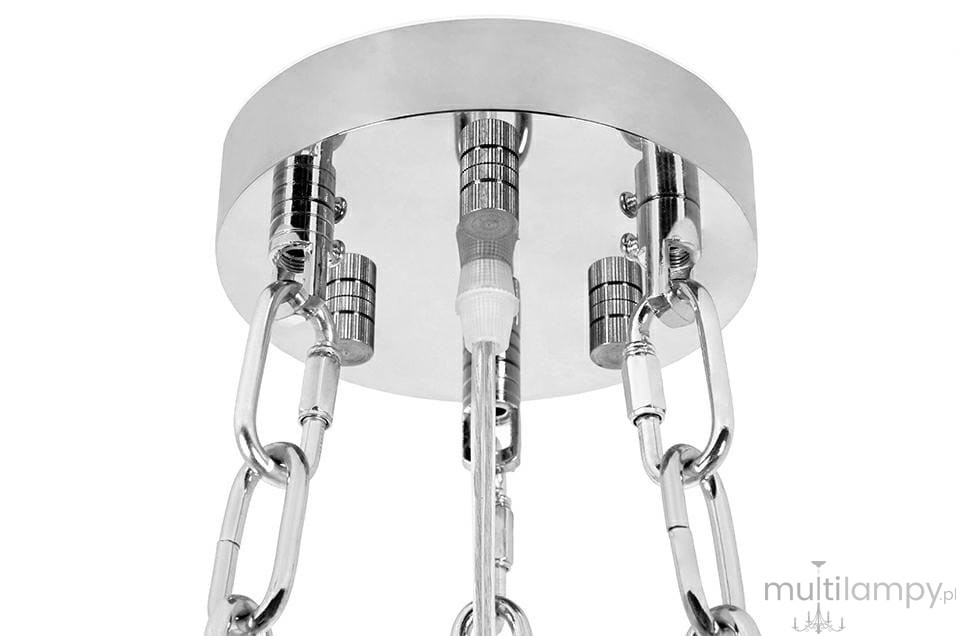 Srebrna lampa wisząca Imperial D80 z 16 punktami świetlnymi. Ujęcie z dołu, pokazujące metalowy sufit oraz łańcuchy mocujące. Elementy montażowe oraz gniazda na żarówki w widocznej, błyszczącej obudowie.