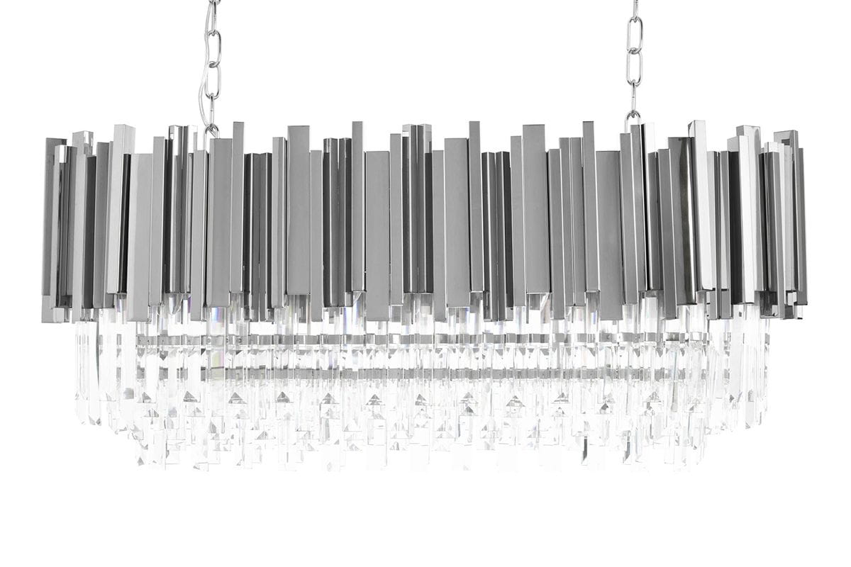 Lampa wisząca Imperial Long D90 w kolorze srebrnym, z 18 punktami świetlnymi. Posiada prostokątne metalowe elementy oraz przezroczyste kryształy, zawieszona na łańcuchu. Widok frontalny, zbliżenie na detale konstrukcji.