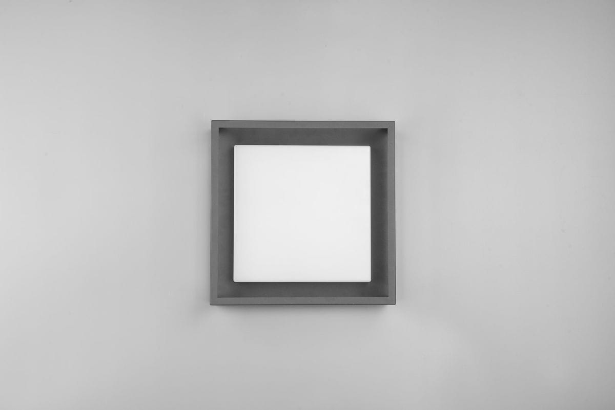 LED lampa sufitowa zewnętrzna Witham w antracytowej ramie, kwadratowy kształt z białym, matowym kloszem. Widok frontalny, zamontowana na gładkiej powierzchni. Idealna do oświetlenia przestrzeni zewnętrznych.