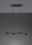 Czarna lampa wisząca Marley z czterema punktami świetlnymi, zawieszona na cienkich linkach. Prostokątna podstawa z metalowym wykończeniem, reflektory ustawione pod różnymi kątami, idealna do nowoczesnych wnętrz. Tło w odcieniu szarości.