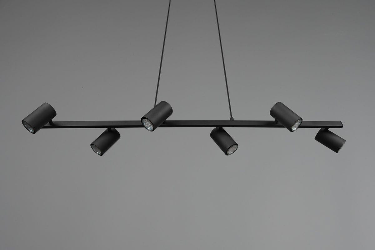 Lampa wisząca Marley 6-punktowa w kolorze czarnym, z sześcioma cylindrycznymi źródłami światła zamocowanymi na poziomej belce. Ujęcie z góry, ukazujące minimalistyczny design i równomierne rozłożenie punktów świetlnych.