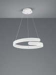 Biała lampa wisząca Parma LED o unikalnym, okrągłym kształcie z dodatkowym elementem, zawieszona na cienkich linkach. Produkt montowany do sufitu, idealny do nowoczesnych wnętrz. Tło w odcieniu szarości, co podkreśla minimalistyczny design lampy.