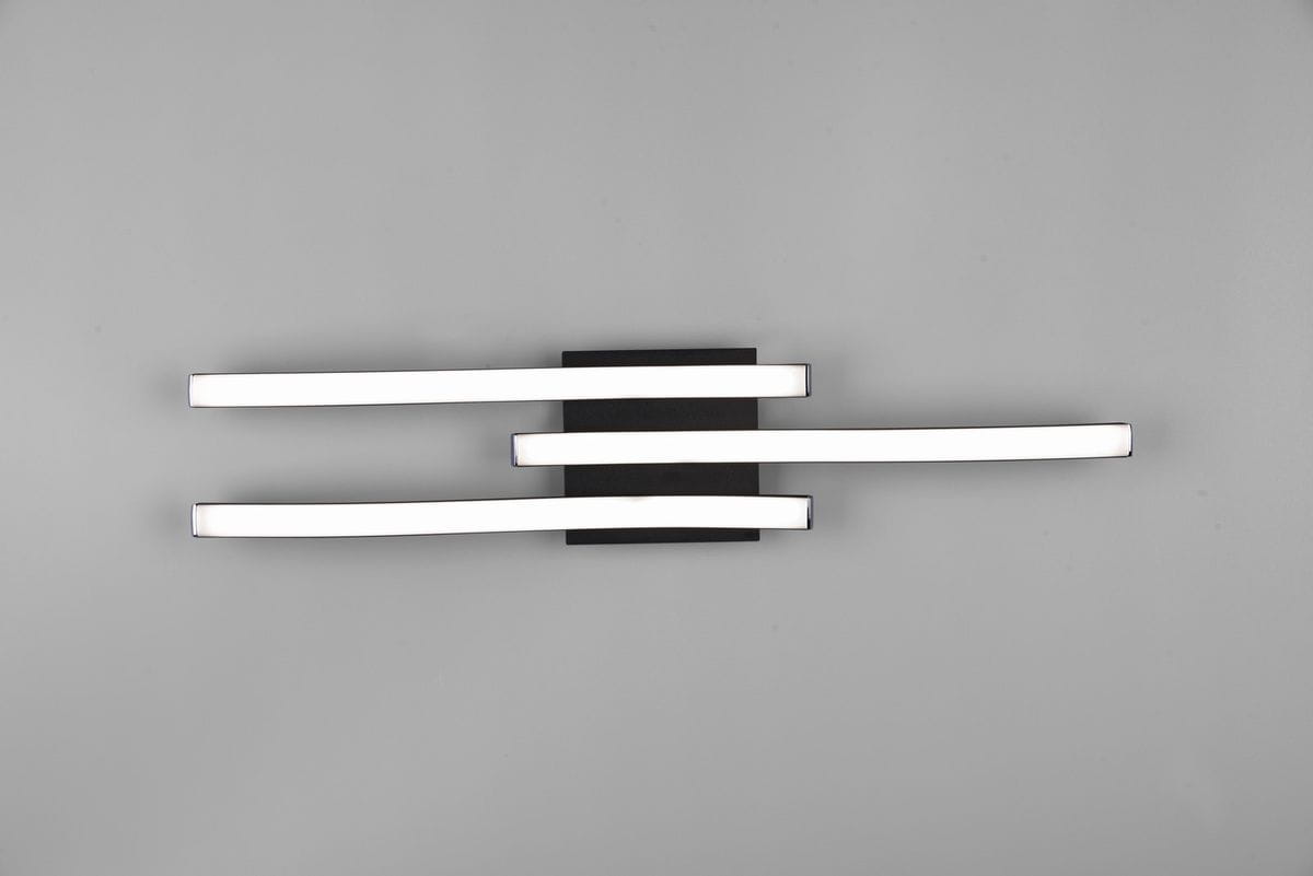 Czarna lampa sufitowa Route LED 4000K, z trzema równoległymi, prostokątnymi paskami światła, zamontowana na kwadratowej podstawie. Ujęcie frontalne, na jednolitym tle. Idealna do nowoczesnych wnętrz.