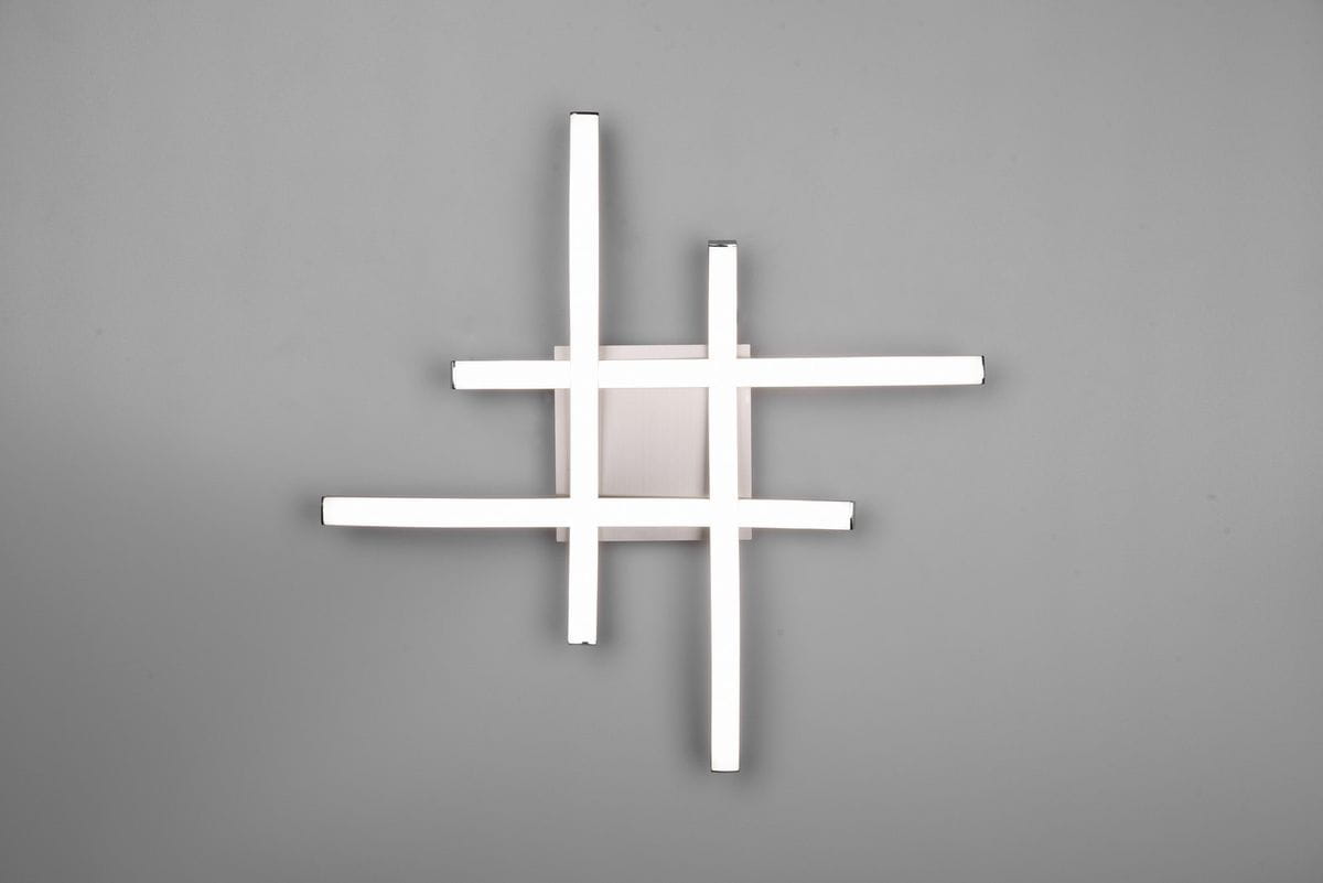 Lampa sufitowa Route LED 4000K w kolorze niklowym, 4-punktowa, z prostokątnym centralnym elementem i czterema poziomymi, białymi paskami LED, zamontowana na szarym tle. Design nowoczesny, minimalistyczny.