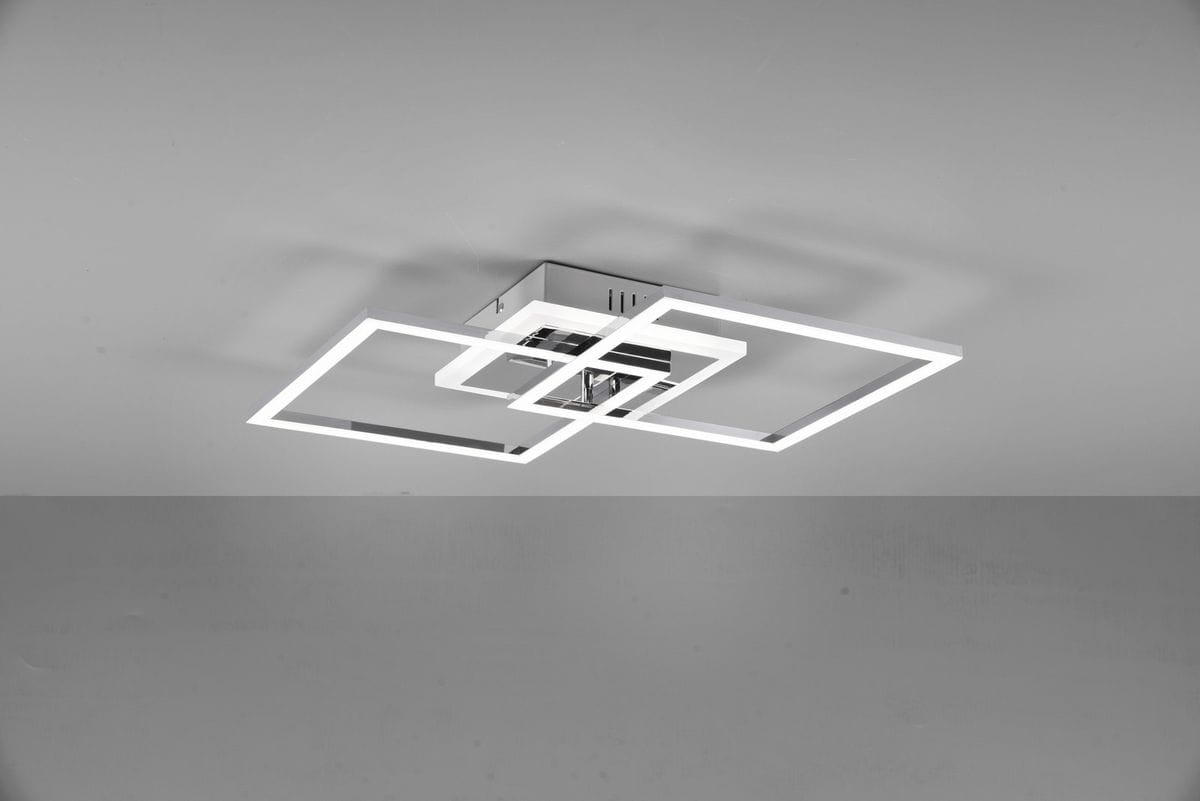 Lampa sufitowa Venida LED 4000K w kolorze chromu, z trzema prostokątnymi ramkami w białym kolorze. Ujęcie frontalne, produkt zamontowany na suficie, z widocznym detalem struktury i kształtu. Tło jednolite, szare.