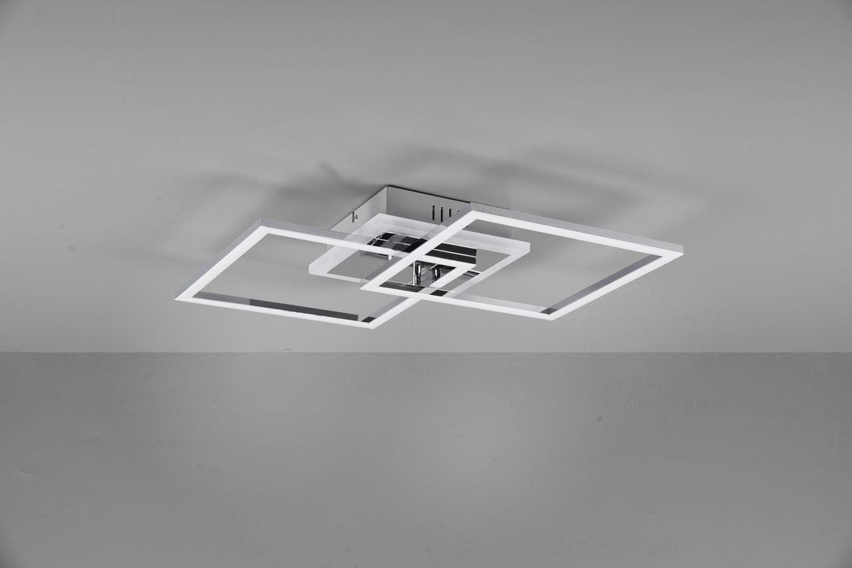 Lampa sufitowa Venida LED 4000K w kolorze chromu z trzema prostokątnymi ramkami w białym kolorze, zamontowana na płaskiej podstawie. Ujęcie z dołu, ukazujące nowoczesny design i równomierne rozmieszczenie elementów.