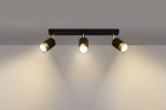 Czarna lampa sufitowa 3-punktowa Nero z metalowymi złotymi detalami. Ujęcie frontalne, montowana na suficie, z trzema regulowanymi reflektorami. Tło jasne, co podkreśla elegancki design lampy.