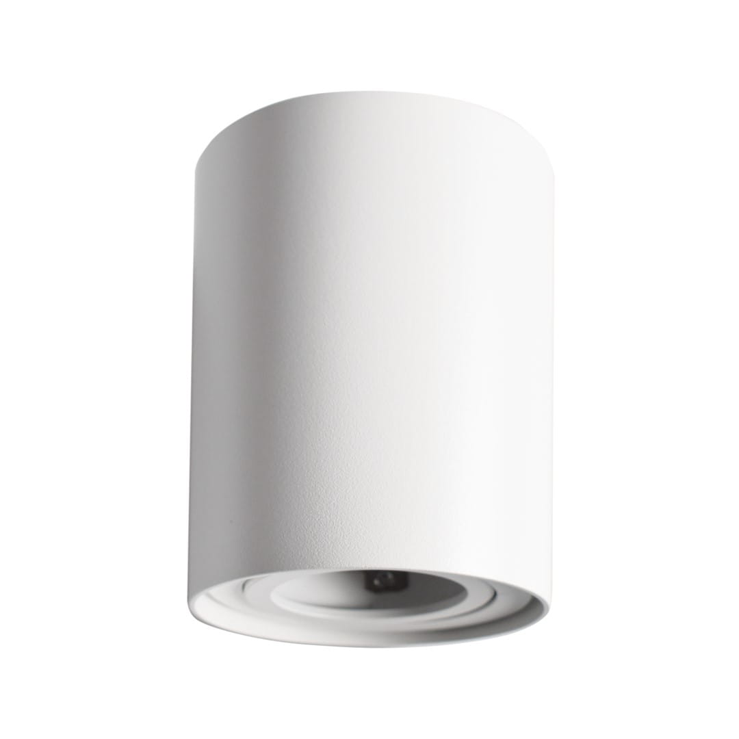 Bima Round lampa sufitowa 1-punktowa w kolorze białym, o cylindrycznym kształcie, zamontowana sufitowo. Powierzchnia matowa, z widocznym wnętrzem do umieszczenia źródła światła. Ujęcie z boku, pokazujące proporcje i detale konstrukcji.
