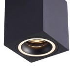 Czarna lampa sufitowa Bima Ring Square o kwadratowej konstrukcji. Zbliżenie na oprawę z okrągłym wnętrzem, ukazującym źródło światła. Matowa faktura obudowy, minimalistyczny design, idealna do nowoczesnych wnętrz.