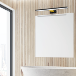 Czarny i złoty kinkiet Shine LED IP44 o długości 60 cm z jednym punktem świetlnym, zamontowany na ścianie w nowoczesnym wnętrzu, z widocznym białym tłem i drewnianą, teksturowaną ścianą.
