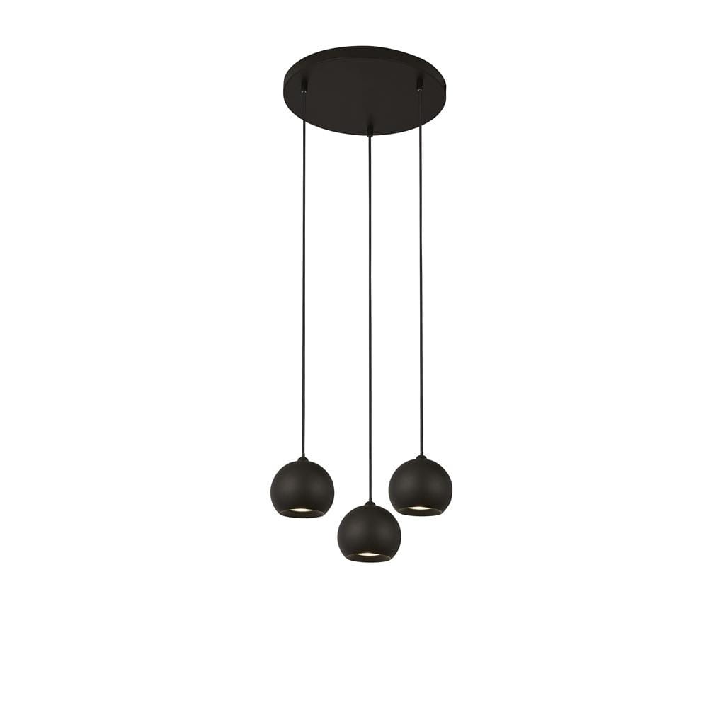 Czarna lampa wisząca Eindhoven 3-punktowa z trzema kulistymi kloszami, zawieszona na długich kablach. Klosze mają matową powierzchnię, a głowice oświetleniowe skierowane są w dół. Montaż sufitowy w formie okrągłej podstawy.