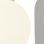 Kinkiet Snowball LED 2-punktowy w chromowanej obudowie. Zawiera dwa okrągłe klosze w kolorze białym, które emitują światło. Widać fragment metalowej podstawy w neutralnym odcieniu. Produkt montowany na ścianie.