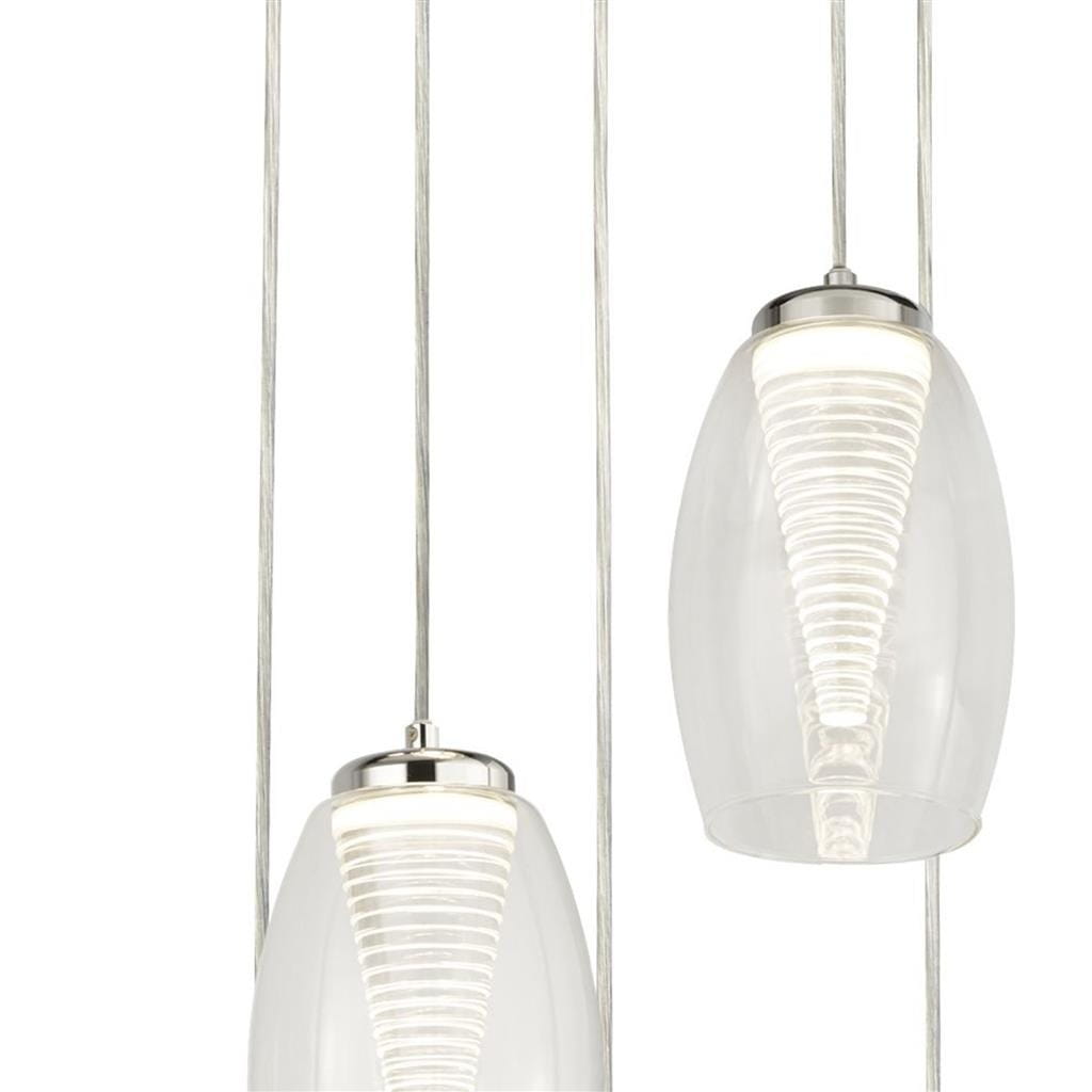 Lampa wisząca Cyclone LED 5-punktowa w kolorze chromu, z przezroczystymi kloszami o kształcie stożków. Klosze zawieszone na cienkich, metalowych linkach. Widoczne detale na kloszach w formie spiralnych żłobień.