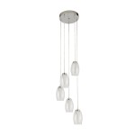 Lampa wisząca Cyclone LED 5-punktowa, chromowana, z pięcioma białymi kloszami o owalnym kształcie, zawieszona na cienkich linkach. Klosze mają fakturę z poziomymi liniami, montowana na okrągłym, lustrzanym stropie.