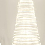 Lampa stołowa Cyclone LED 1-punktowa w chromie, z efektowną, spiralną konstrukcją z przezroczystego materiału, emitująca ciepłe światło. Ujęcie z bliska, ukazujące detale i teksturę lampy.