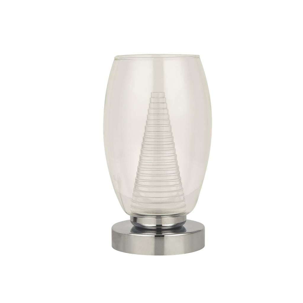 Lampa stołowa Cyclone LED w kształcie owalnym, wykonana z przezroczystego materiału z metalowym chromowanym podstawą. Wewnątrz widoczny stożkowaty kształt, który tworzy efekt świetlny. Ujęcie frontalne, stojąca na gładkiej powierzchni.