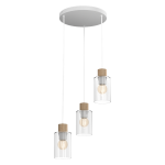 Biała lampa wisząca Madera z trzema szklanymi kloszami, zawieszona na białych linkach. Klosze mają drewniane elementy u podstawy, a żarówki są widoczne w przezroczystych osłonach. Montaż sufitowy na okrągłej podstawie.