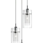 Lampa wisząca Duo I 3-punktowa w srebrnej satynie i przezroczystym kloszu. Trzy cylindryczne klosze z przezroczystego materiału, z widocznymi źródłami światła, zwisające na cienkich linkach, w układzie asymetrycznym.