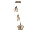 Lampa wisząca Mia 3-punktowa w kolorze antycznego mosiądzu z trzema szklanymi kloszami w różnych kształtach: stożkowym, diamentowym i okrągłym. Klosze zawieszone na cienkich linkach, montowane do sufitowej podstawy.