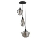 Lampa wisząca Mia 3-punktowa w kolorze czarnym, z trzema szklanymi kloszami o różnych kształtach: stożkowatym, diamentowym i okrągłym. Ujęcie frontalne, zawieszona na długich przewodach. Prosta konstrukcja, idealna do nowoczesnych wnętrz.