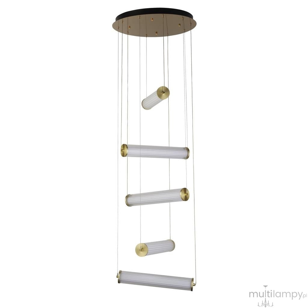 Złota lampa wisząca Clamp LED, pięciopunktowa, z białymi, teksturowanymi kloszami. Elementy zawieszone na cienkich linkach, montaż sufitowy. Okrągła, złota podsufitka. Idealna do nowoczesnych wnętrz.