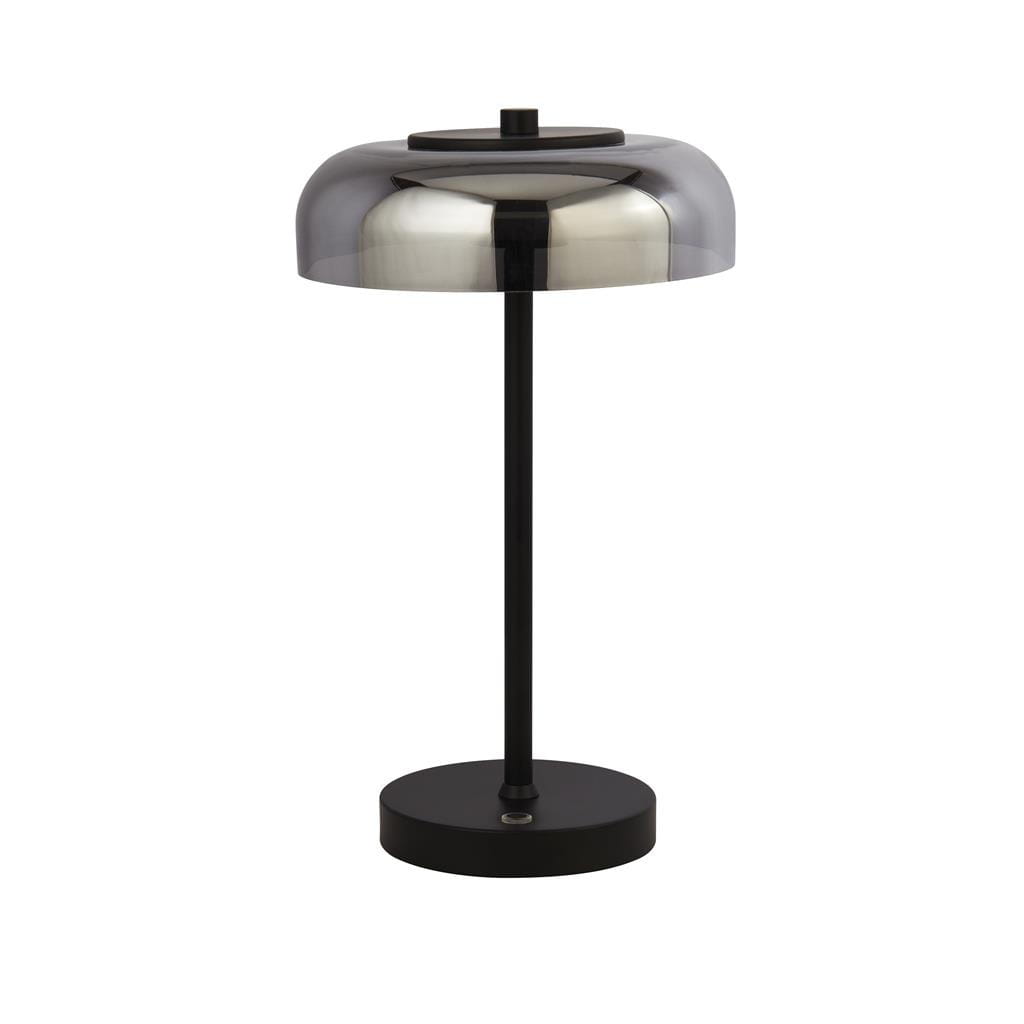 Czarna lampa stołowa Frisbee LED, 1-punktowa, z metalowym kloszem w kształcie kopuły i prostą, cylindryczną podstawą. Ujęcie frontalne, lampa stoi na płaskiej powierzchni, prezentując nowoczesny design i minimalistyczny styl.