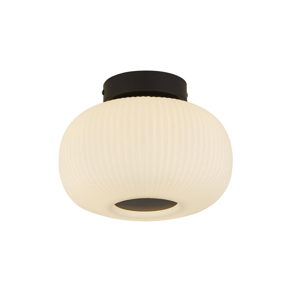 Lampa sufitowa Lumina, 1-punktowa, czarna. Okrągła, szklana kopuła w kolorze białym z delikatnym żłobieniem, montowana na czarnym mocowaniu. Zawieszona w pozycji wiszącej, idealna do oświetlenia wnętrz.