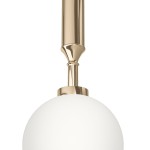 Lampa wisząca Ero I Gold A z jednym punktem świetlnym. Złoty metalowy uchwyt w kształcie cylindrycznym oraz okrągła mleczna kula, zawieszona na długim pręcie. Minimalistyczny design, idealna do nowoczesnych wnętrz.