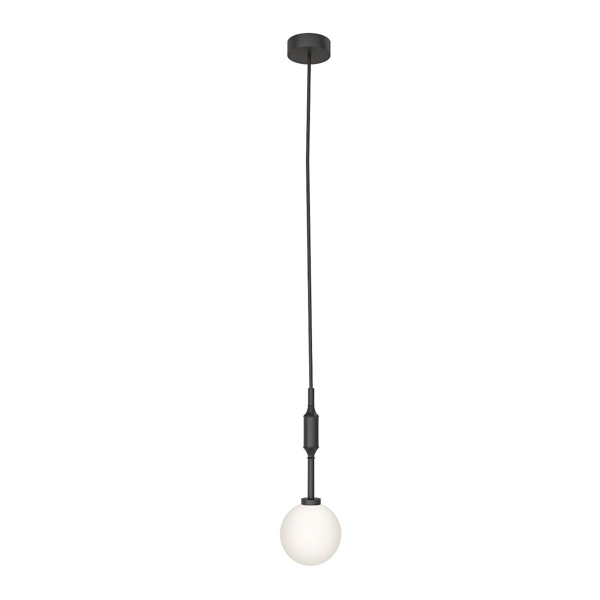 Lampa wisząca Ero I Nero B, 1-punktowa, z czarnym kablem i oprawą, z białą, okrągłą kulą jako kloszem. Produkt zawieszony na prostym, okrągłym elemencie mocującym, w minimalistycznym stylu. Idealna do nowoczesnych wnętrz.
