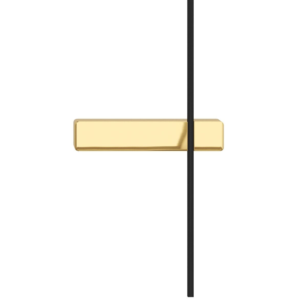 Kinkiet Bene Parette Nero/Gold w kolorze czarnym i złotym, z minimalistycznym, prostokątnym złotym kloszem oraz cienką, czarną ramą. Ujęcie frontalne. Produkt wiszący, idealny do nowoczesnych wnętrz.