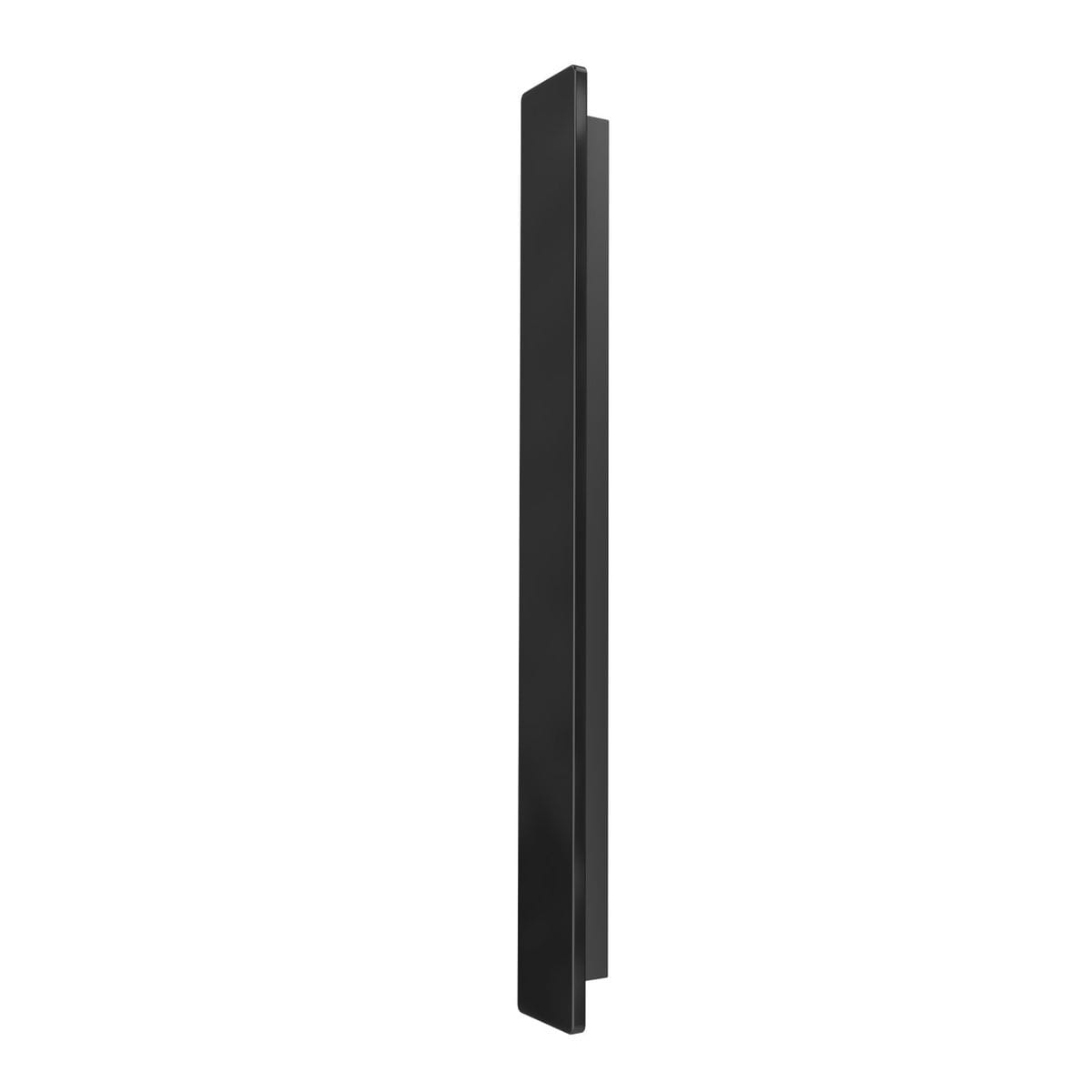 Czarny kinkiet Ante Nero 60 LED, jednolity, prostokątny kształt, montowany pionowo. Wykonanie z matowego materiału, minimalistyczny design. Kinkiet widoczny na białym tle, nieozdobiony, o wymiarach dostosowanych do nowoczesnych wnętrz.