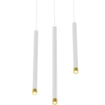 Lampa wisząca Q I Bianco/Gold 40 w kolorze białym z złotymi akcentami, składająca się z trzech prostokątnych elementów zawieszonych na cienkich linkach. Widoczne są złote końcówki, przez które wydobywa się światło.