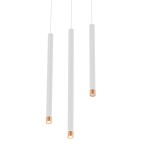 Lampa wisząca Q I Bianco/Rose Gold 50 z trzema białymi, prostokątnymi rurkami, zakończonymi różowym złotem. Wisi na cienkich linkach, w minimalistycznym stylu, idealna do nowoczesnych wnętrz.