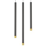 Lampa wisząca Q I Nero/Gold 50 w kolorze czarnym z złotymi końcówkami. Posiada trzy długie, cylindryczne elementy zawieszone na cienkich linkach, w układzie wiszącym, na białym tle.