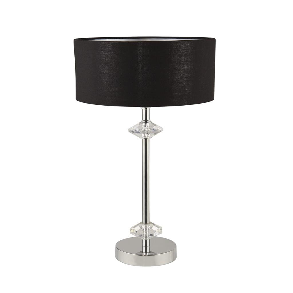 Lampa stołowa Ontario z jedną żarówką, z chromowaną podstawą i przezroczystym akcentem. Okrągły, czarny klosz z materiału umieszczony na metalowym stelażu. Ujęcie frontalne, produkt stoi na płaskiej powierzchni.
