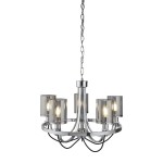 Lampa wisząca Catalina, 5-punktowa, w chromowanej obudowie. Pięć szklanych kloszy w przezroczystym kolorze, z metalowym, okrągłym stelażem. Zawieszona na łańcuchu, z eleganckim kształtem, idealna do nowoczesnych wnętrz.