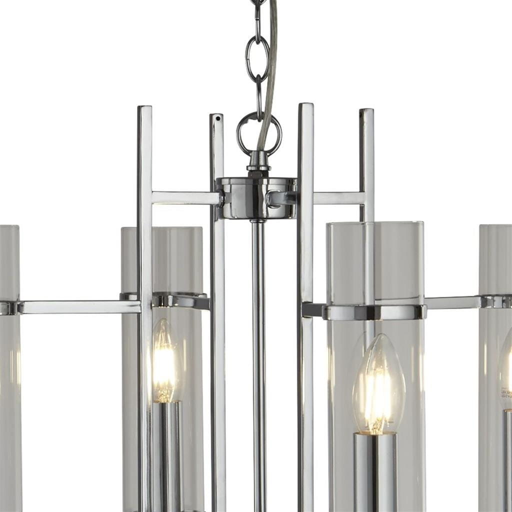 Lampa wisząca Milo 4-punktowa w kolorze chromu. Konstrukcja z metalowych prętów z przezroczystymi kloszami. Zawieszona na łańcuchu, z widocznymi żarówkami w kształcie łzy. Elegancka i nowoczesna forma, idealna do różnych wnętrz.