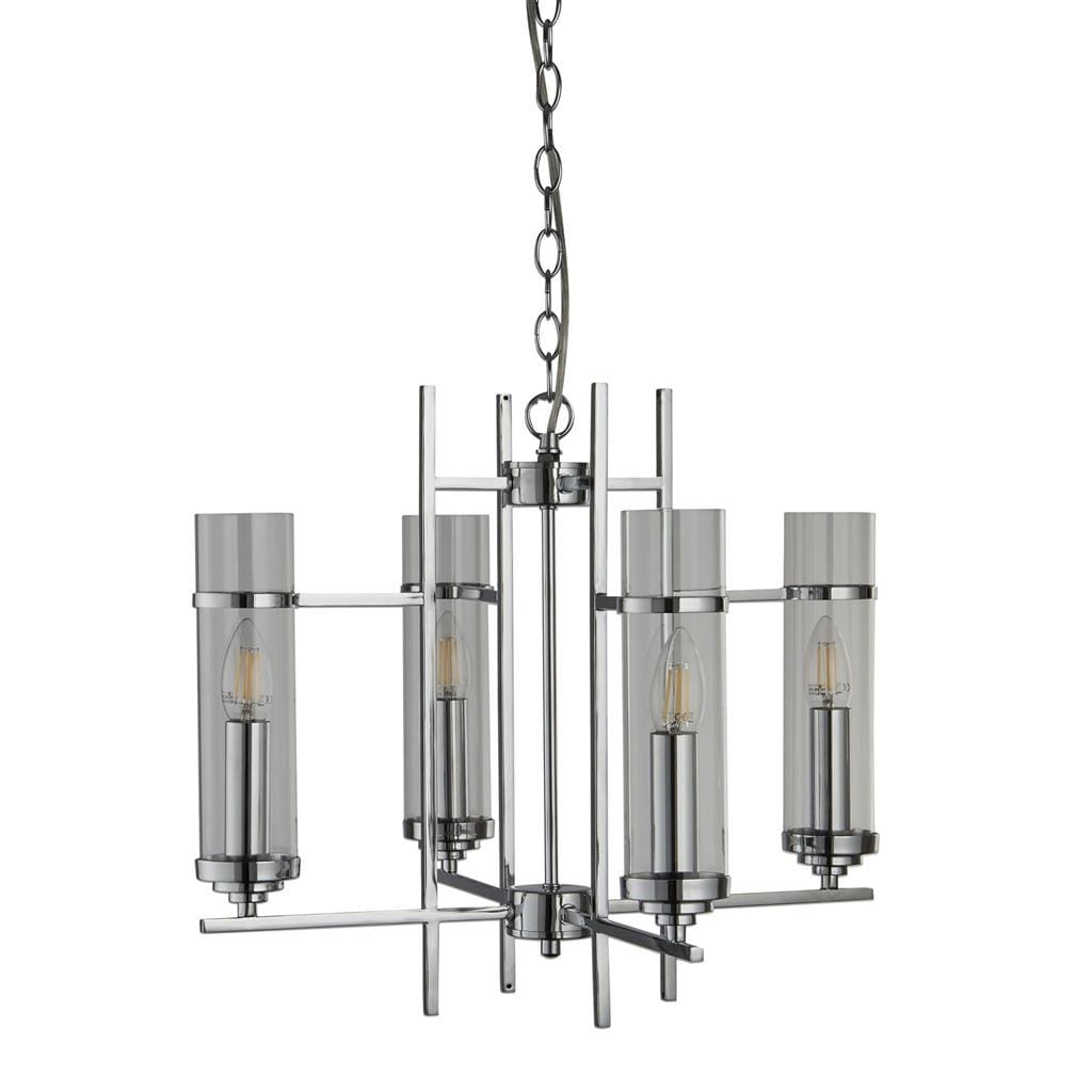 Lampa wisząca Milo 4-punktowa w kolorze chromu. Posiada cztery przezroczyste klosze w cylindrycznym kształcie, zamocowane na metalowej konstrukcji z prostymi liniami. Zawieszona na łańcuszku, idealna do nowoczesnych wnętrz.