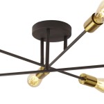Czarna lampa sufitowa Armstrong 6-punktowa z satynowym mosiężnym wykończeniem. Produkt z metalową podstawą, z widocznymi żarówkami, umieszczony na stelażu z cienkimi ramionami. Ujęcie z góry, ukazujące detale mocowania i kształt lampy.