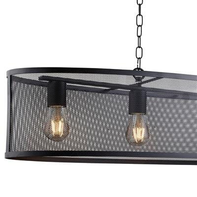 Czarna lampa wisząca 4-punktowa Fishnet, o prostokątnym kształcie, wykonana z siatki metalowej. Widoczne dwa żarówki w oprawach, zawieszona na łańcuszku. Idealna do nowoczesnych wnętrz.