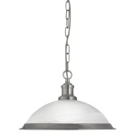 Lampa wisząca Bistro 1-punktowa w satynowym srebrze z białym szklanym kloszem. Produkt zawieszony na łańcuszku, z okrągłą podstawą. Klosz o półkolistym kształcie, zapewniający równomierne oświetlenie.