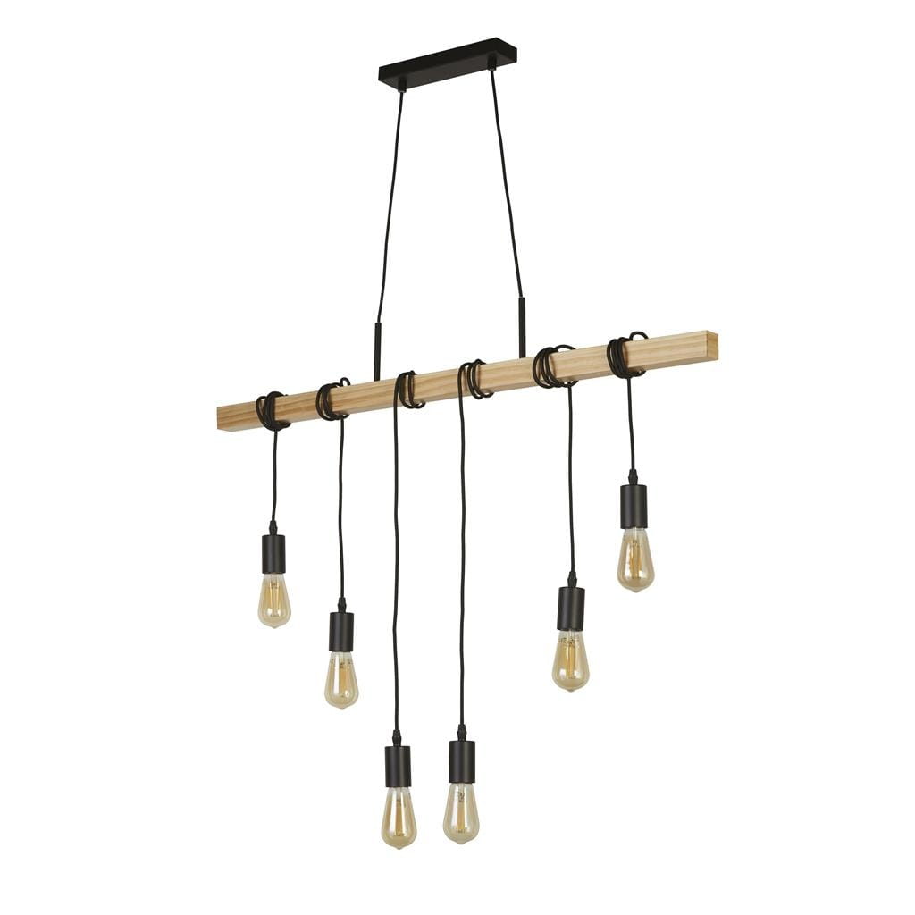 Lampa wisząca Woody 6-punktowa z jasnego drewna, z czarnymi detalami. Posiada prostą konstrukcję z drewnianego elementu, z którego zwisają sześć szklanych kloszy. Ujęcie z przodu, lampa wisi na cienkim przewodzie.