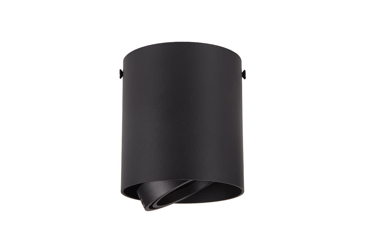 Okrągła lampa sufitowa tuba w kolorze czarnym. Ujęcie frontalne, ukazuje gładką, matową powierzchnię oraz delikatne wykończenie w dolnej części, gdzie znajduje się wlot dla źródła światła. Brak widocznych napisów lub logo.
