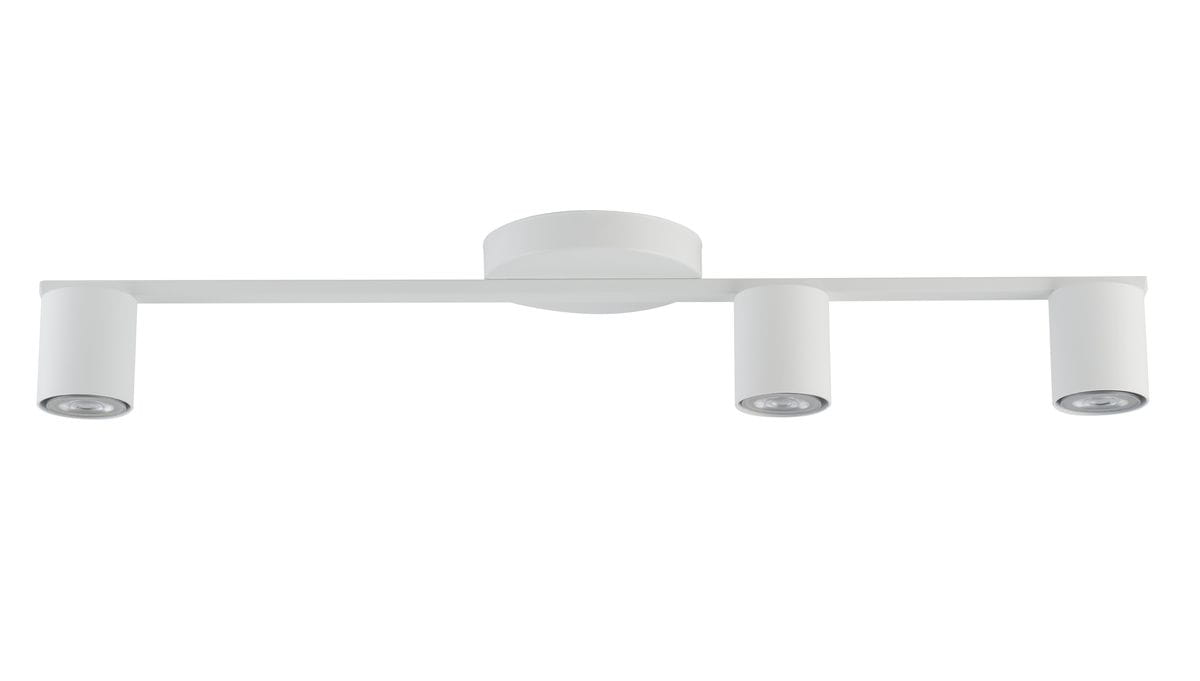 Biała lampa sufitowa 3-punktowa, z trzema cylindrycznymi punktami świetlnymi zamocowanymi na prostokątnej belce. Produkt montowany do sufitu, z gładką, matową powierzchnią. Ujęcie frontalne, ukazujące całą konstrukcję.