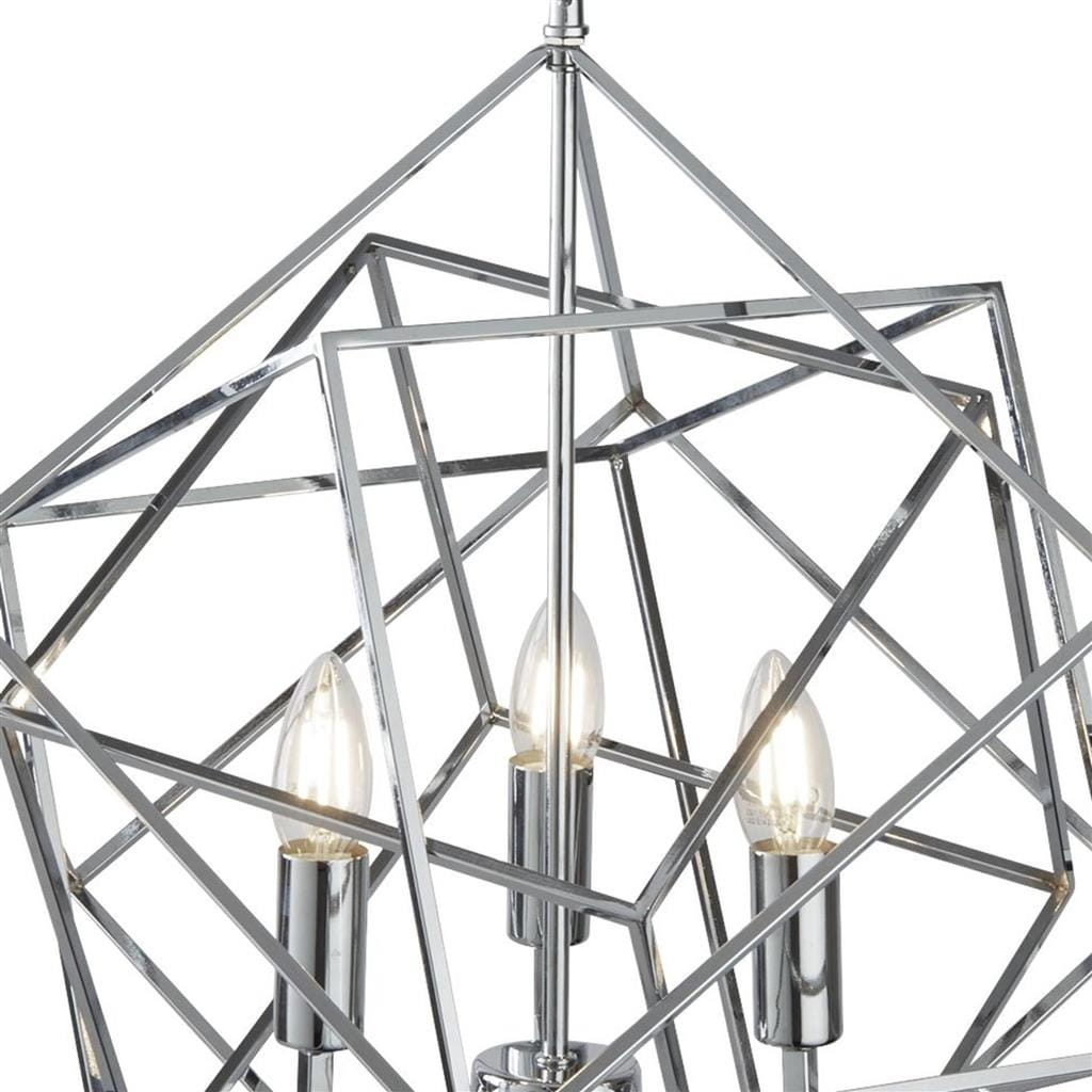 Lampa wisząca Cube 3-punktowa w kolorze chromu, z geometryczną konstrukcją. Widoczne trzy źródła światła w kształcie łezki, umieszczone w metalowych uchwytach. Kąt ujęcia zbliżony na detale lampy, z wyraźnym połyskiem materiału.