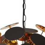 Czarna lampa wisząca Discus 4-punktowa, z metalowymi okrągłymi kloszami w kolorze złotym i czarnym. Ujęcie z góry, pokazujące elementy mocujące oraz fakturę kloszy. Lampa zwisa na łańcuchu, idealna do nowoczesnych wnętrz.