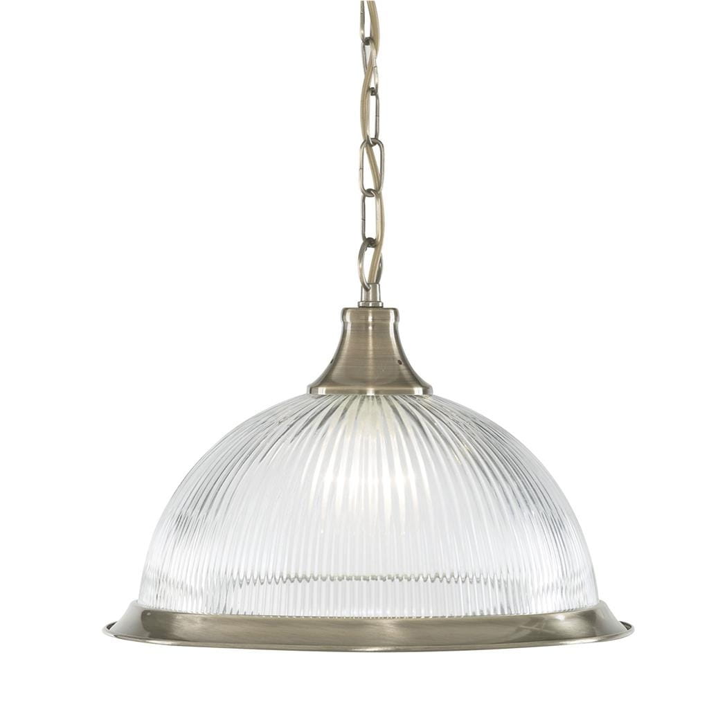 Lampa wisząca American Diner 1-punktowa, wykonana z antycznego mosiądzu. Szklany klosz o zaokrąglonym kształcie z wyraźnymi żłobieniami, zawieszona na metalowym łańcuchu. Idealna do stylowych wnętrz.