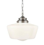 Lampa wisząca School House IP44 o 1-punktowym mocowaniu, w kolorze satynowego srebra z białym, mlecznym kloszem. Kształt przypominający stożek, zawieszona na metalowym łańcuchu, idealna do wnętrz w stylu vintage.