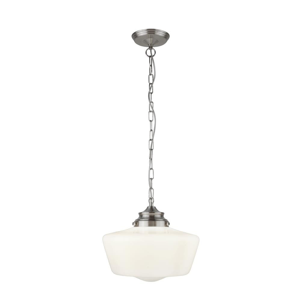 Lampa wisząca School House IP44 w kolorze satynowego srebra z białym kloszem. Okrągła, zawieszona na metalowym łańcuchu, w stylu retro, idealna do oświetlenia wnętrz. Klosz ma mleczną, delikatnie zaokrągloną formę.